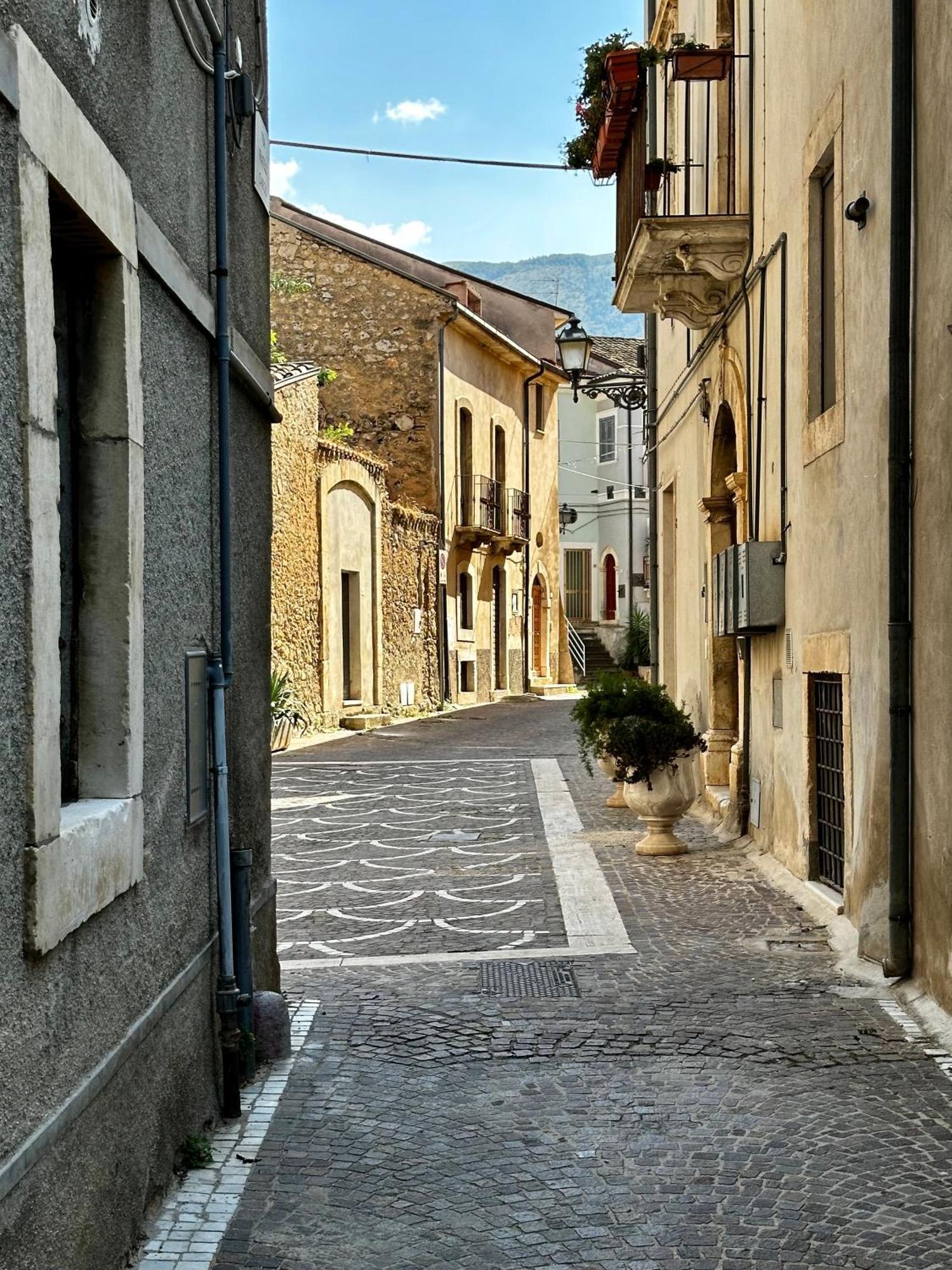 Palazzo De Michele Bed & Breakfast Raiano Exterior photo